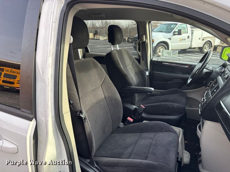 image for item FG0099 2013 Dodge Grand Caravan van