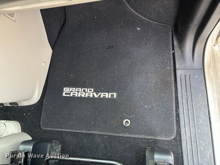 image for item FG0099 2013 Dodge Grand Caravan van