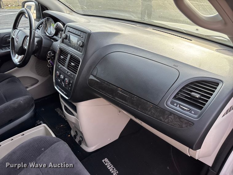 image for item FG0099 2013 Dodge Grand Caravan van