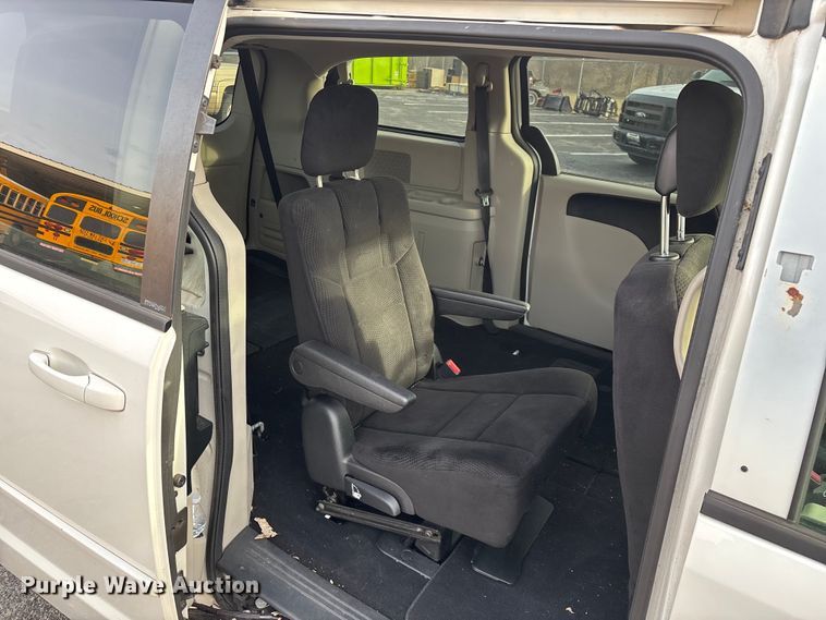 image for item FG0099 2013 Dodge Grand Caravan van