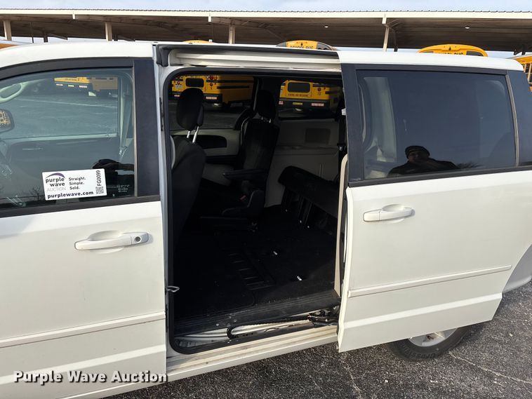 image for item FG0099 2013 Dodge Grand Caravan van