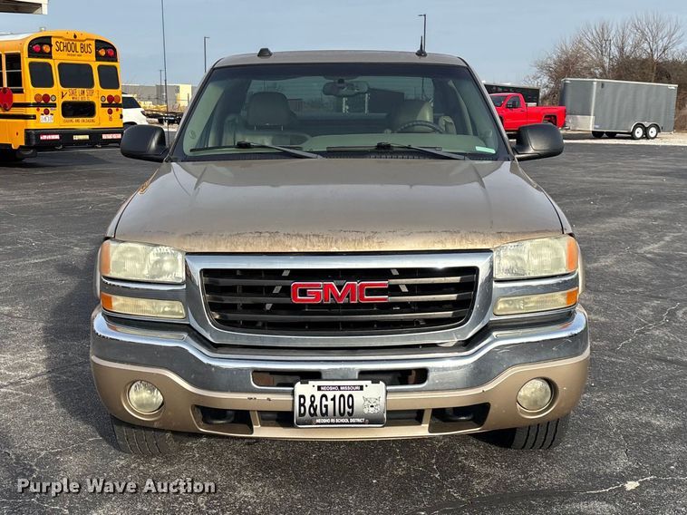 image for item FG0100 2004 GMC Sierra 1500 Ext. Cab pickup truck