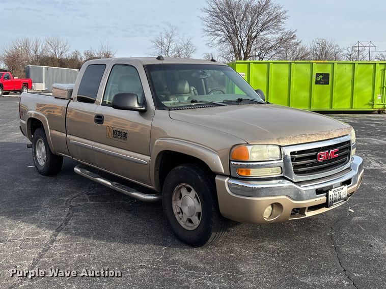 image for item FG0100 2004 GMC Sierra 1500 Ext. Cab pickup truck