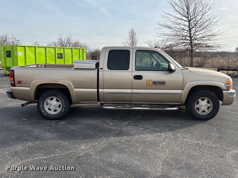 image for item FG0100 2004 GMC Sierra 1500 Ext. Cab pickup truck