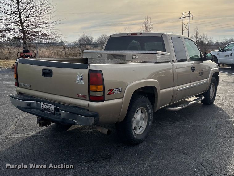 image for item FG0100 2004 GMC Sierra 1500 Ext. Cab pickup truck
