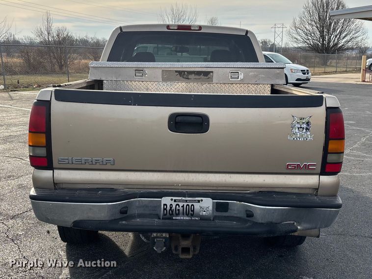 image for item FG0100 2004 GMC Sierra 1500 Ext. Cab pickup truck