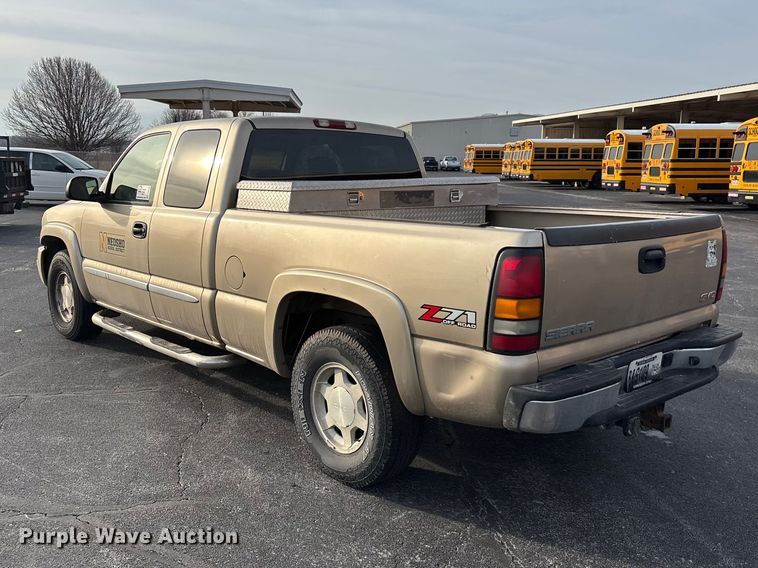 image for item FG0100 2004 GMC Sierra 1500 Ext. Cab pickup truck
