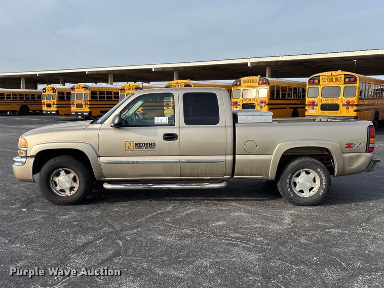 image for item FG0100 2004 GMC Sierra 1500 Ext. Cab pickup truck