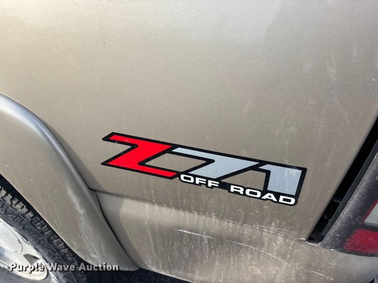 image for item FG0100 2004 GMC Sierra 1500 Ext. Cab pickup truck