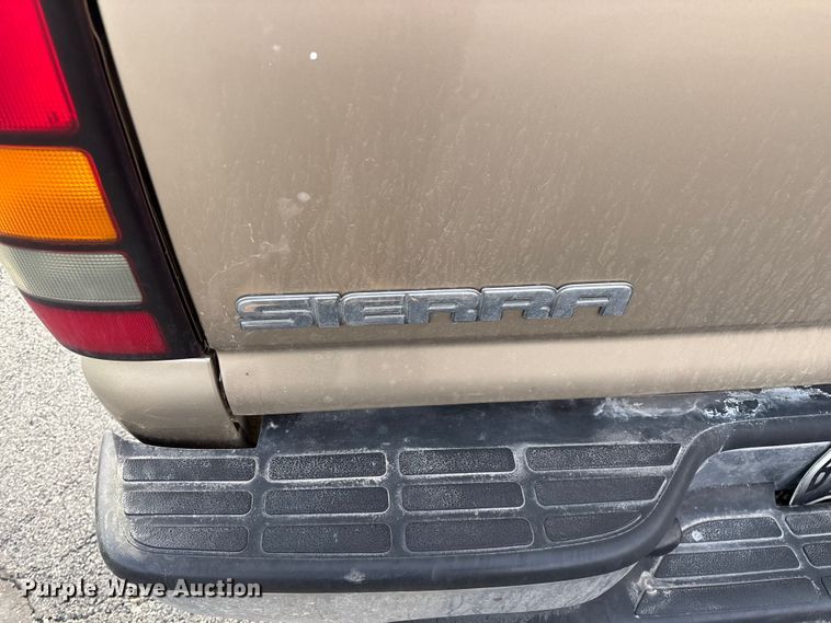 image for item FG0100 2004 GMC Sierra 1500 Ext. Cab pickup truck