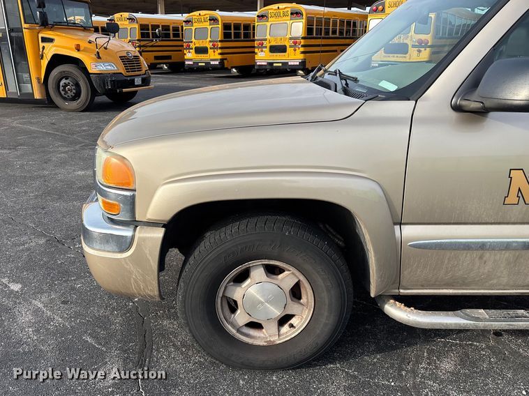 image for item FG0100 2004 GMC Sierra 1500 Ext. Cab pickup truck