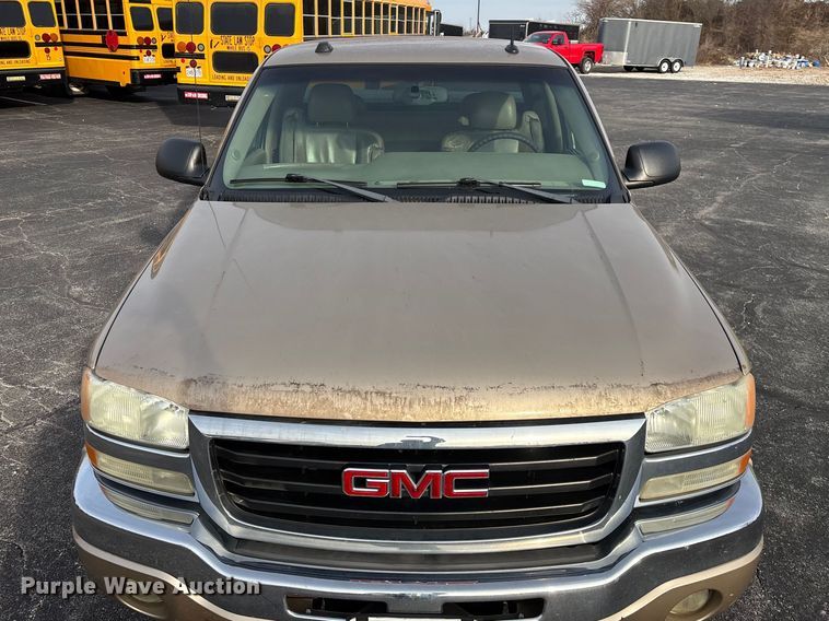 image for item FG0100 2004 GMC Sierra 1500 Ext. Cab pickup truck