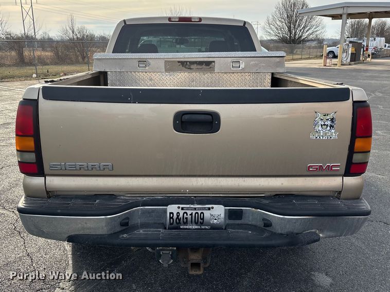 image for item FG0100 2004 GMC Sierra 1500 Ext. Cab pickup truck