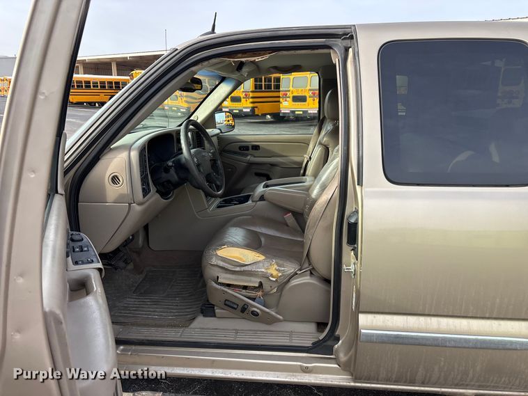 image for item FG0100 2004 GMC Sierra 1500 Ext. Cab pickup truck