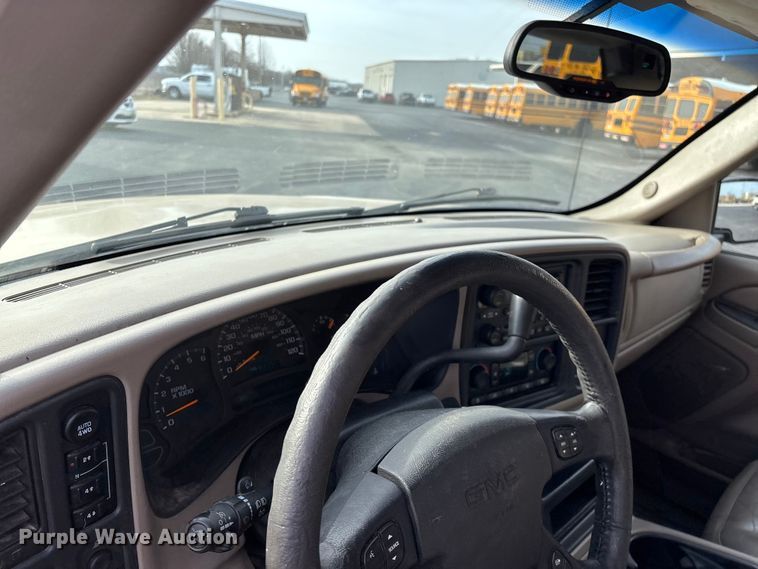 image for item FG0100 2004 GMC Sierra 1500 Ext. Cab pickup truck