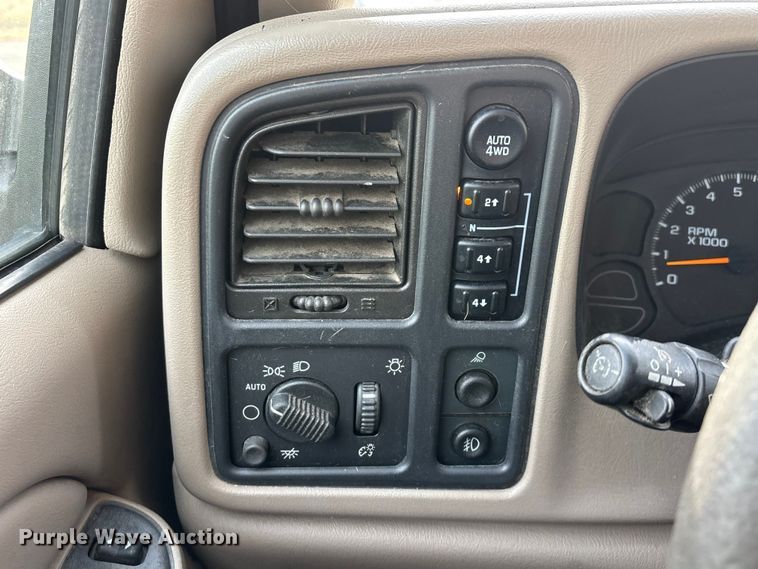 image for item FG0100 2004 GMC Sierra 1500 Ext. Cab pickup truck