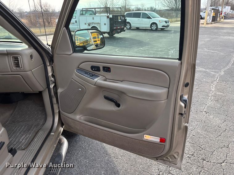 image for item FG0100 2004 GMC Sierra 1500 Ext. Cab pickup truck