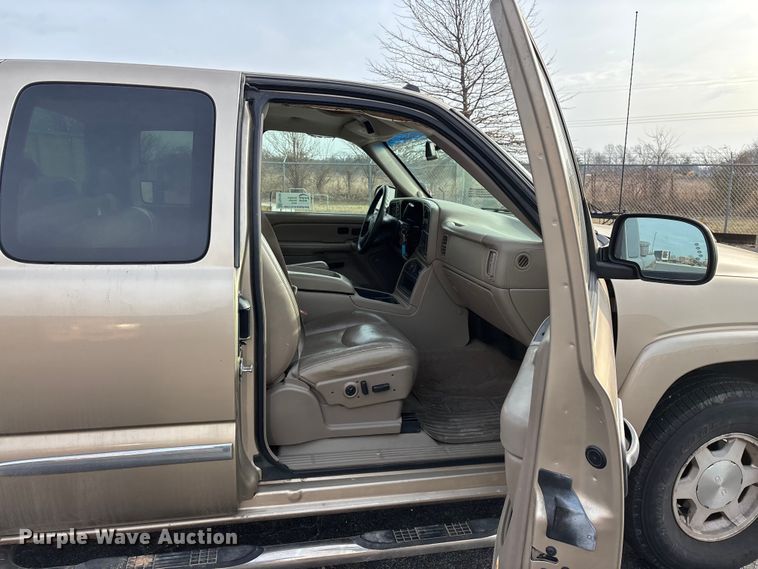 image for item FG0100 2004 GMC Sierra 1500 Ext. Cab pickup truck