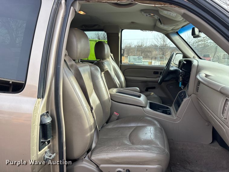 image for item FG0100 2004 GMC Sierra 1500 Ext. Cab pickup truck