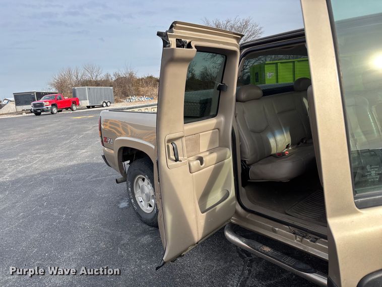 image for item FG0100 2004 GMC Sierra 1500 Ext. Cab pickup truck