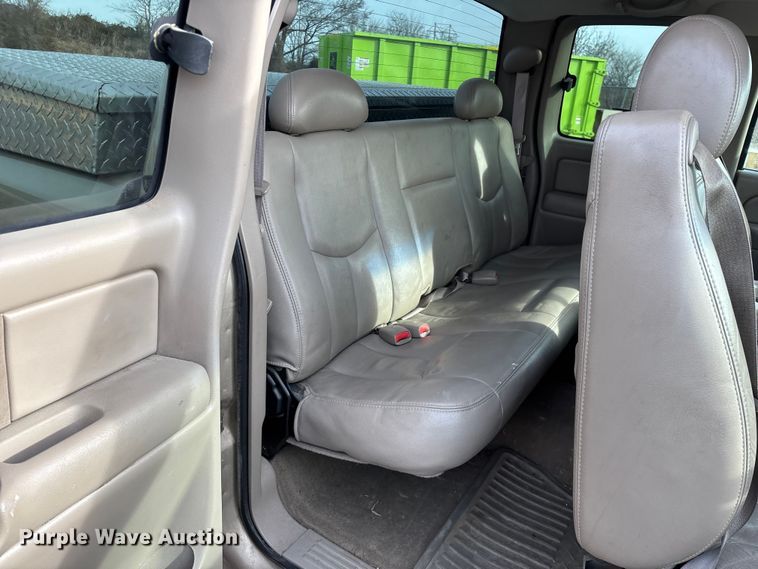 image for item FG0100 2004 GMC Sierra 1500 Ext. Cab pickup truck