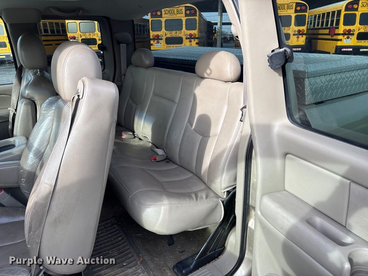 image for item FG0100 2004 GMC Sierra 1500 Ext. Cab pickup truck