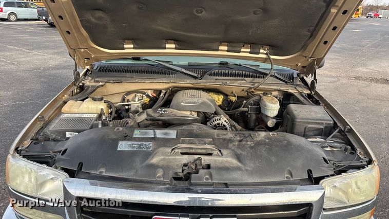 image for item FG0100 2004 GMC Sierra 1500 Ext. Cab pickup truck