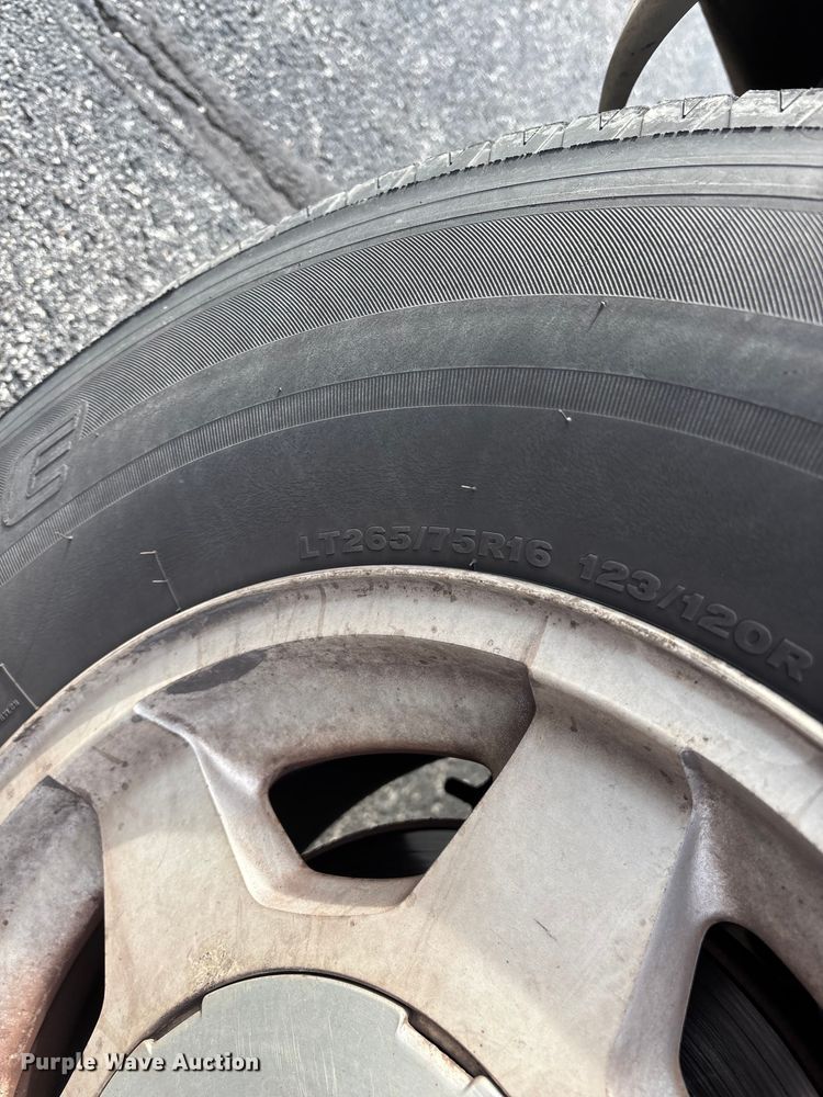 image for item FG0100 2004 GMC Sierra 1500 Ext. Cab pickup truck