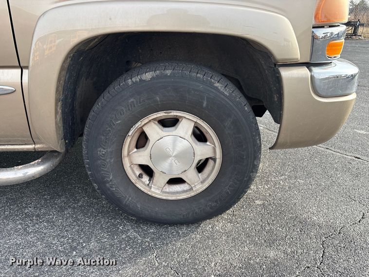 image for item FG0100 2004 GMC Sierra 1500 Ext. Cab pickup truck