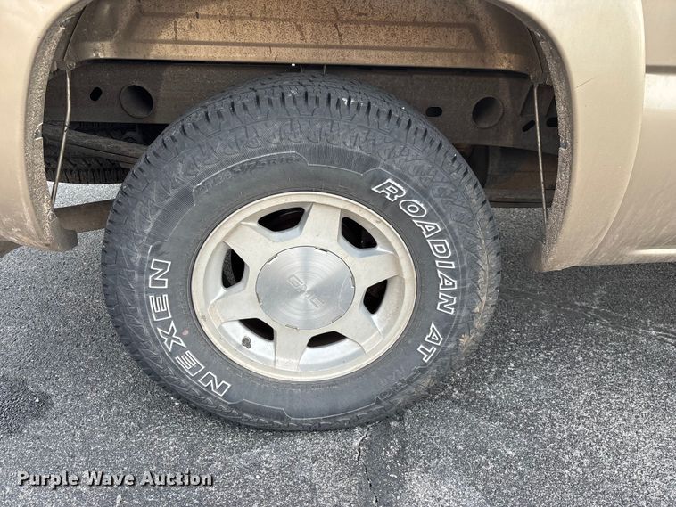 image for item FG0100 2004 GMC Sierra 1500 Ext. Cab pickup truck