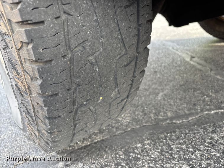 image for item FG0100 2004 GMC Sierra 1500 Ext. Cab pickup truck