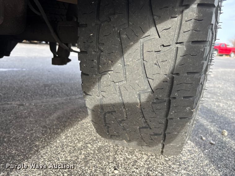 image for item FG0100 2004 GMC Sierra 1500 Ext. Cab pickup truck