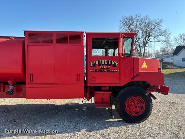 image for item FG0109 1990 Oshkosh pumper fire truck