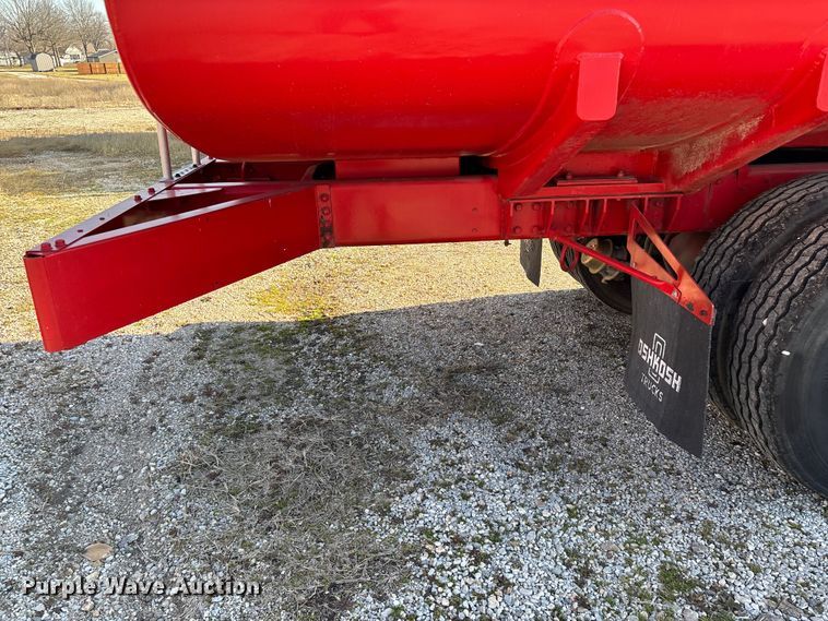 image for item FG0109 1990 Oshkosh pumper fire truck