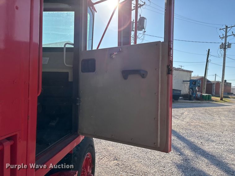 image for item FG0109 1990 Oshkosh pumper fire truck