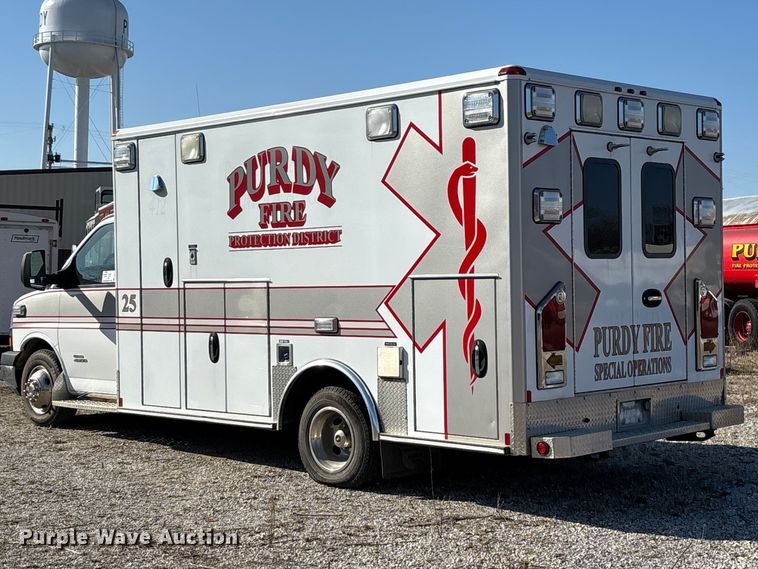 image for item FG0110 2011 Chevrolet Express 4500 ambulance