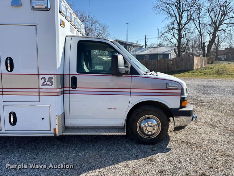 image for item FG0110 2011 Chevrolet Express 4500 ambulance