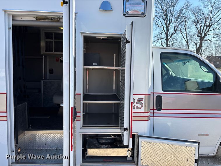 image for item FG0110 2011 Chevrolet Express 4500 ambulance