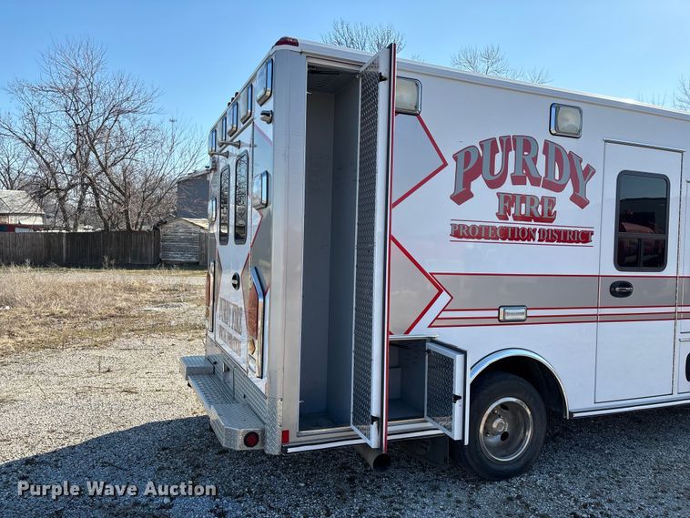 image for item FG0110 2011 Chevrolet Express 4500 ambulance