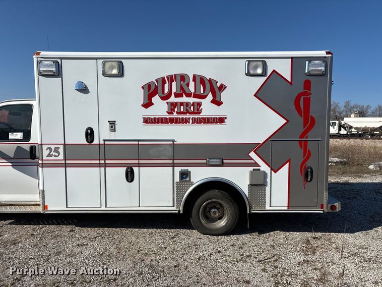 image for item FG0110 2011 Chevrolet Express 4500 ambulance