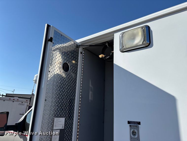 image for item FG0110 2011 Chevrolet Express 4500 ambulance