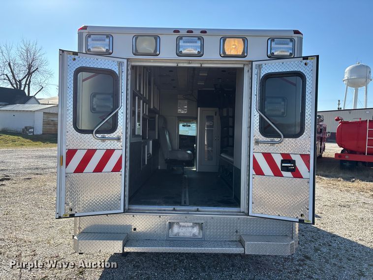 image for item FG0110 2011 Chevrolet Express 4500 ambulance