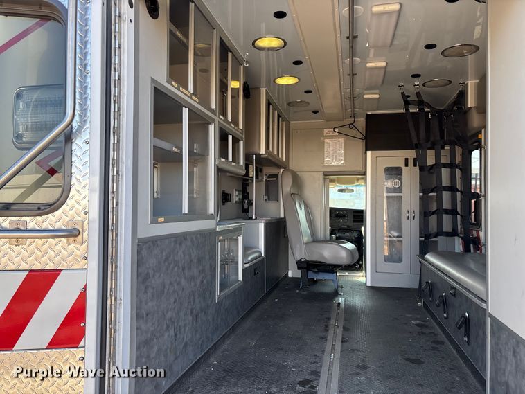 image for item FG0110 2011 Chevrolet Express 4500 ambulance