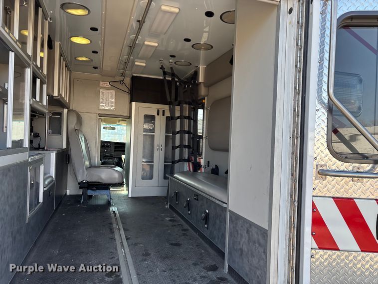 image for item FG0110 2011 Chevrolet Express 4500 ambulance