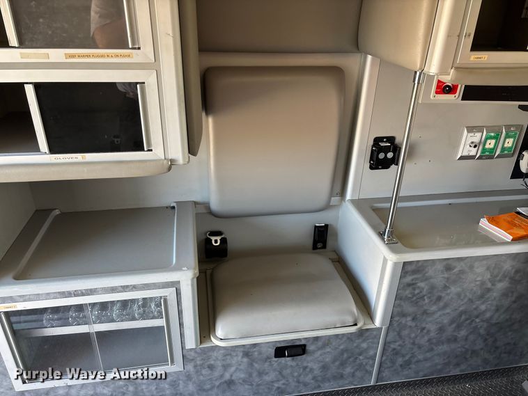 image for item FG0110 2011 Chevrolet Express 4500 ambulance