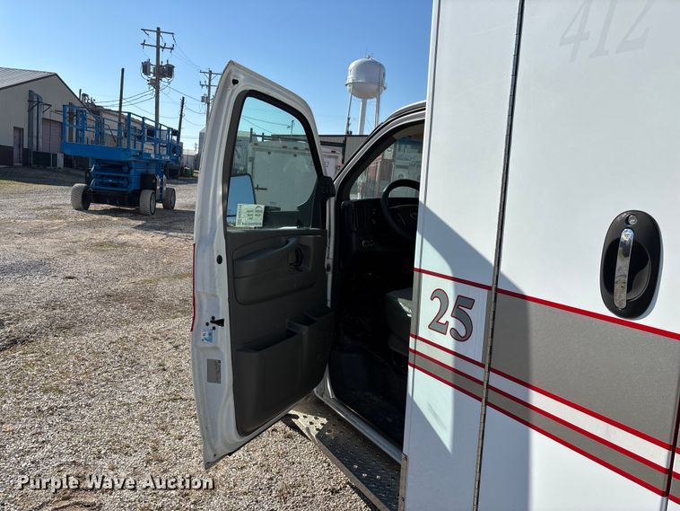 image for item FG0110 2011 Chevrolet Express 4500 ambulance