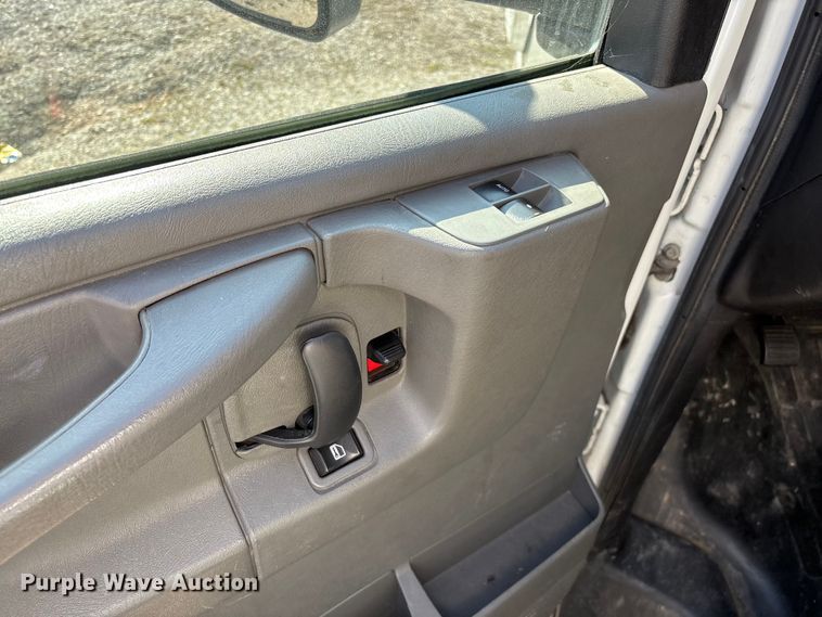 image for item FG0110 2011 Chevrolet Express 4500 ambulance