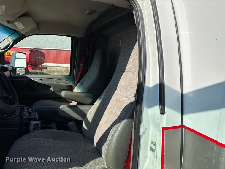 image for item FG0110 2011 Chevrolet Express 4500 ambulance