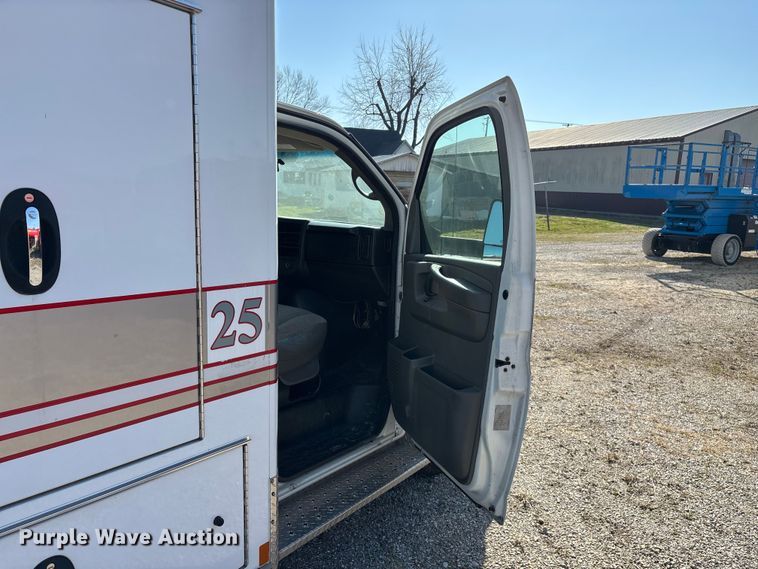 image for item FG0110 2011 Chevrolet Express 4500 ambulance
