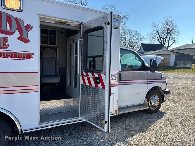 image for item FG0110 2011 Chevrolet Express 4500 ambulance